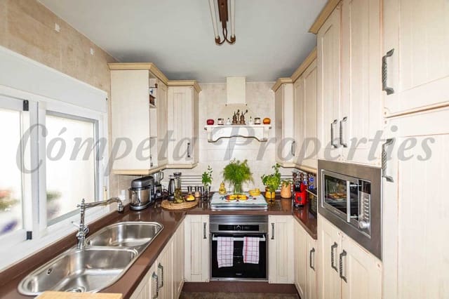 3 makuuhuone Omakotitalo myytävänä paikassa Nerja - 345 000 € (Ref: 9493881)