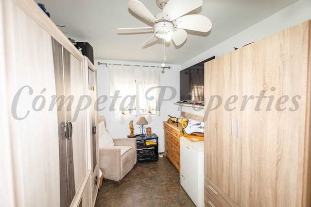 3 makuuhuone Omakotitalo myytävänä paikassa Nerja - 345 000 € (Ref: 9493881)