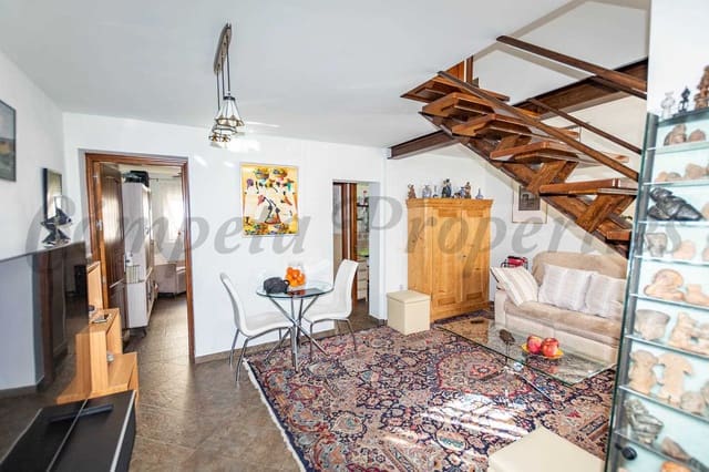 3 makuuhuone Omakotitalo myytävänä paikassa Nerja - 345 000 € (Ref: 9493881)