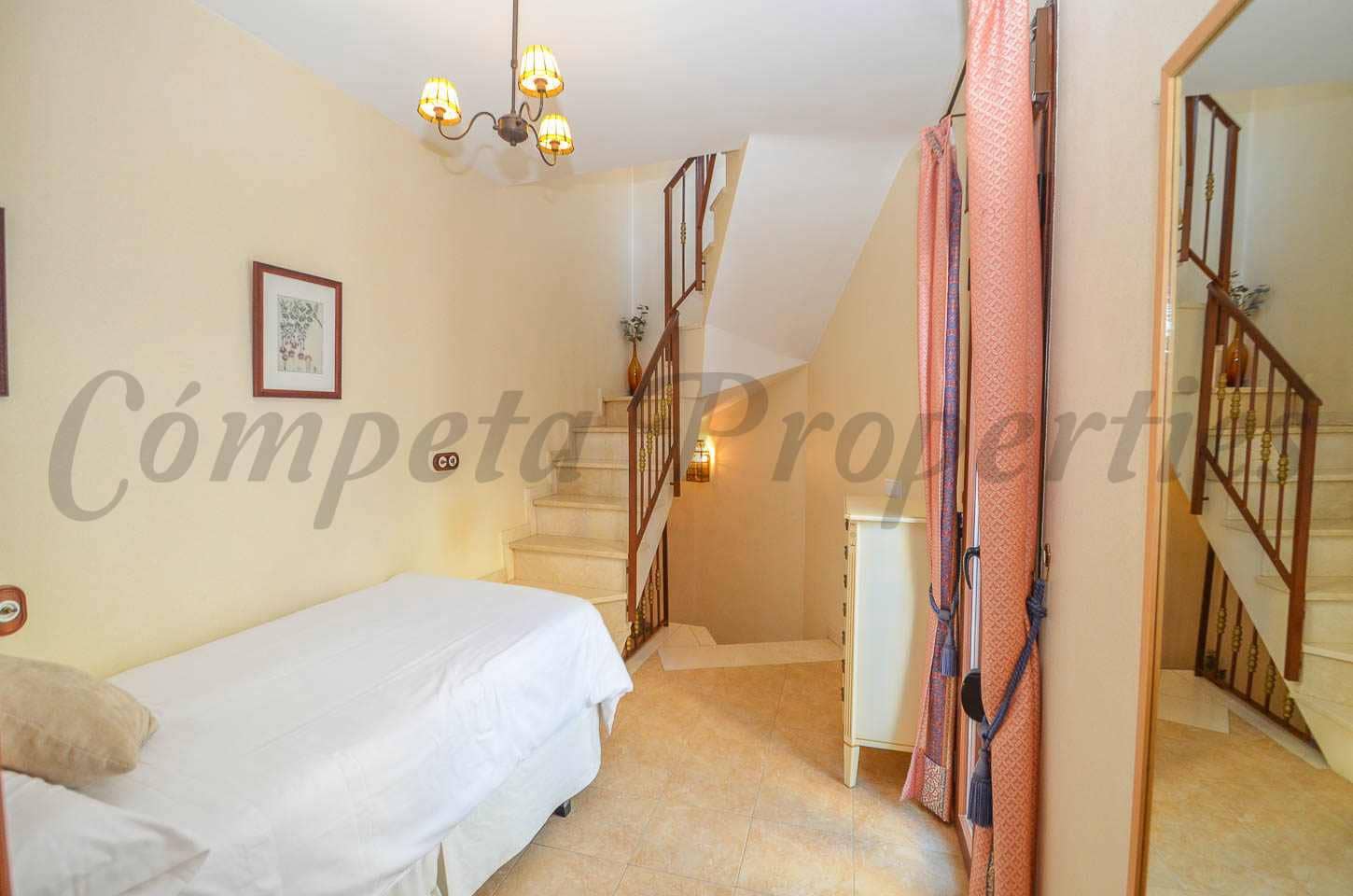 1 sypialnia Dom do wynajęcia w Sayalonga - 590 € (Ref: 9500590)