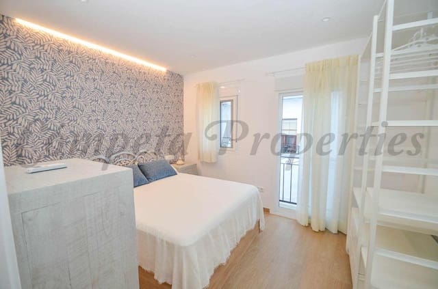 3 sypialnia Dom do wynajęcia w Sayalonga - 1 000 € (Ref: 9500593)