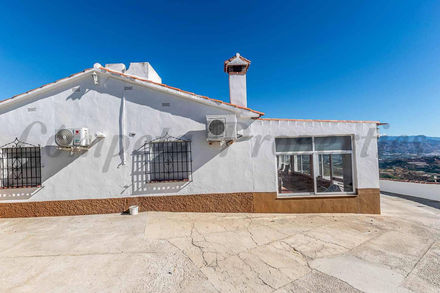 3 bedroom Villa for sale in Macharaviaya with pool garage - € 430,000 (Ref: 9505940)