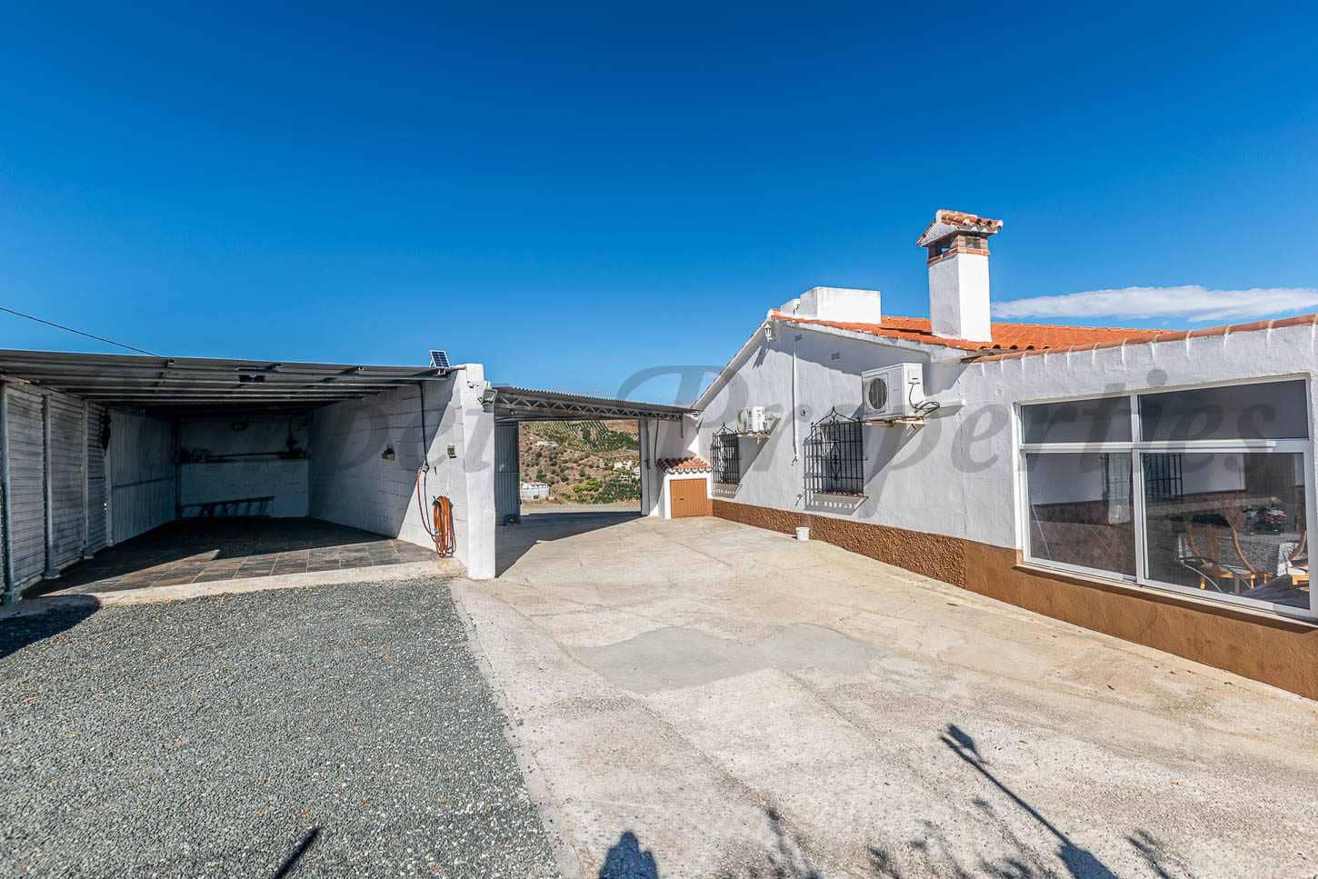 3 bedroom Villa for sale in Macharaviaya with pool garage - € 430,000 (Ref: 9505940)