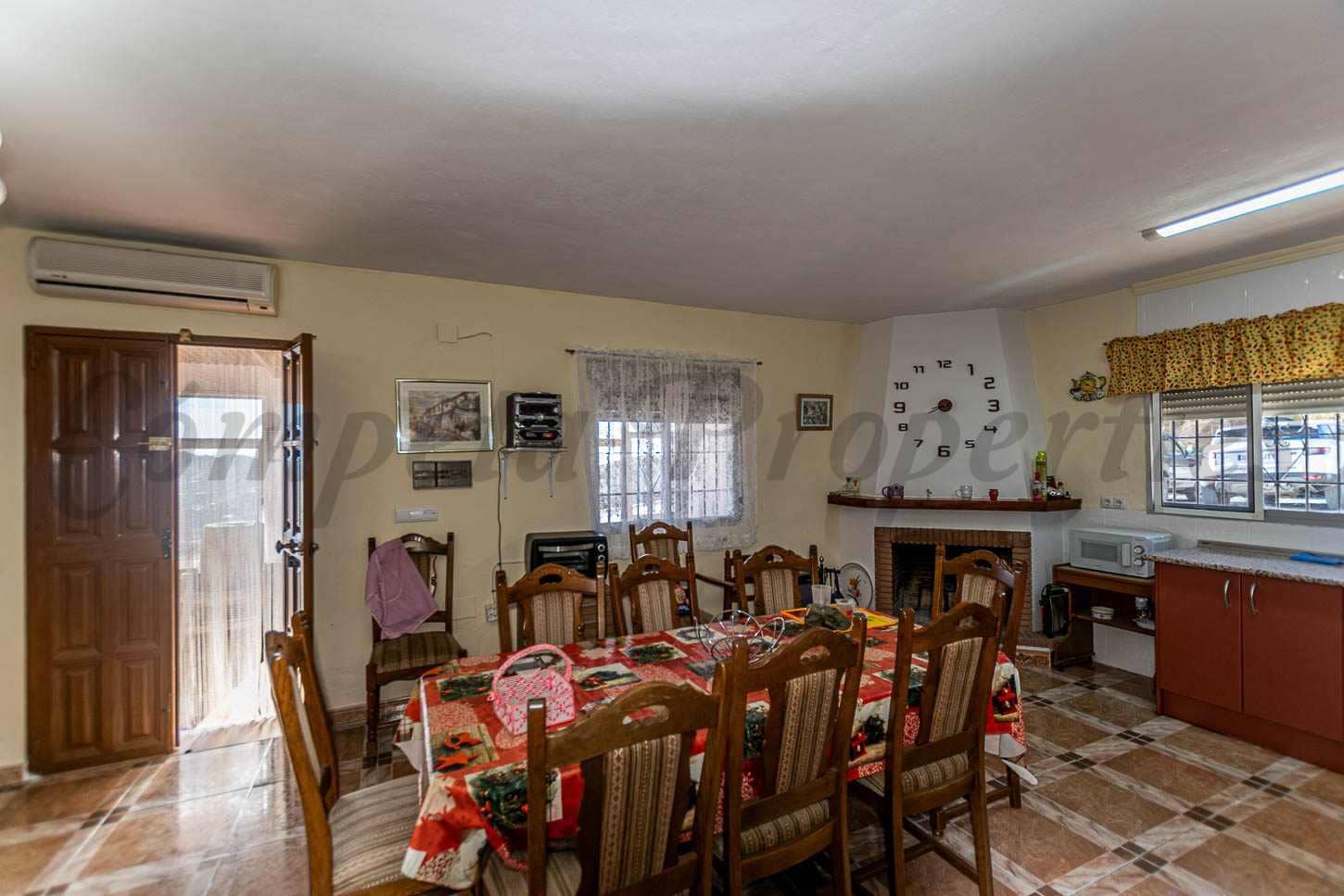 3 bedroom Villa for sale in Macharaviaya with pool garage - € 430,000 (Ref: 9505940)