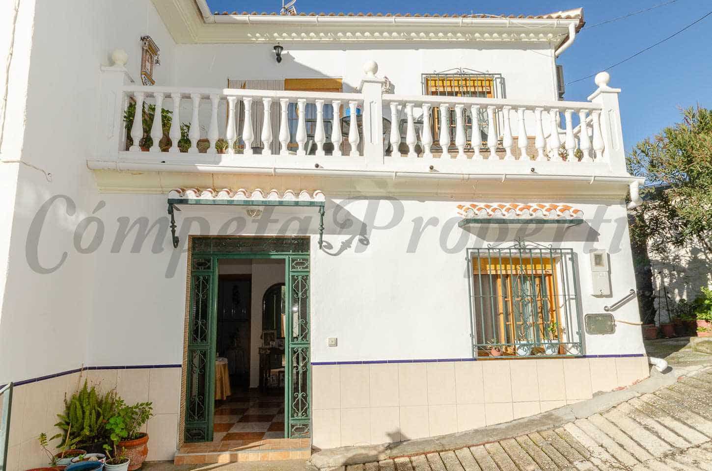 3 bedroom Townhouse for sale in Competa with pool - € 228,000 (Ref: 9506821)
