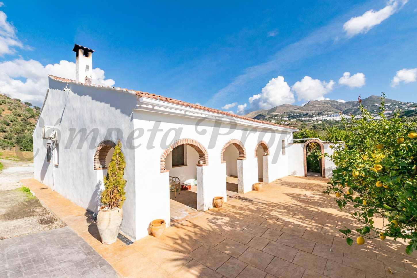 3 bedroom Villa for sale in Archez - € 325,000 (Ref: 9516337)