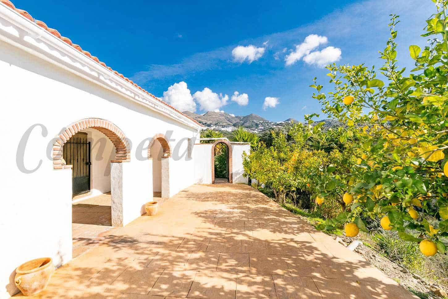 3 bedroom Villa for sale in Archez - € 325,000 (Ref: 9516337)