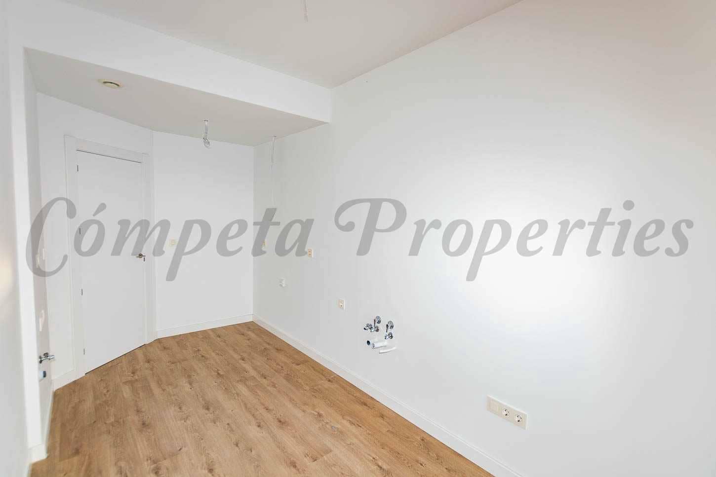 2 slaapkamer Rijtjeshuis te koop in Torrox-Costa met zwembad garage - € 396.000 (Ref: 9534820)