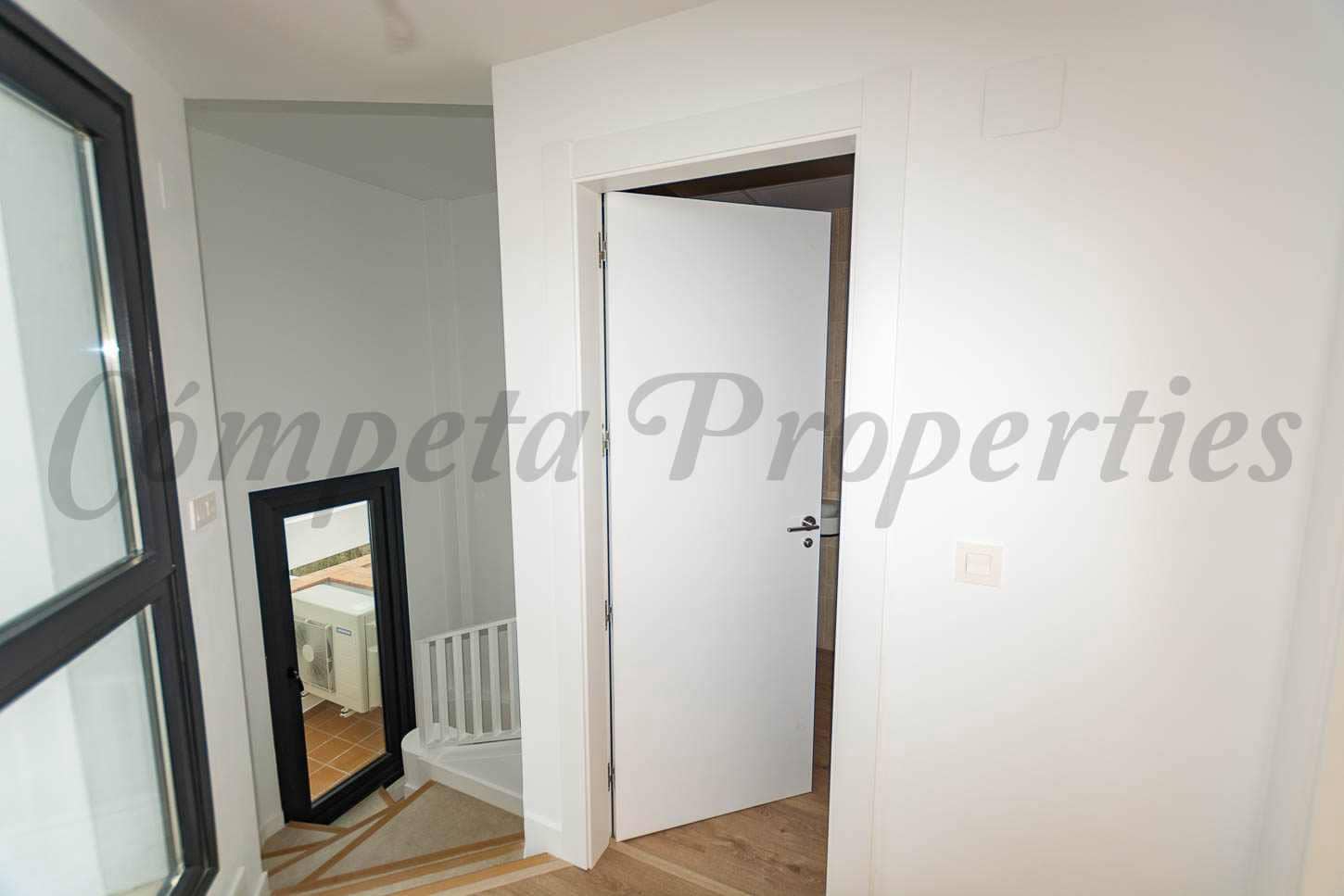 2 slaapkamer Rijtjeshuis te koop in Torrox-Costa met zwembad garage - € 396.000 (Ref: 9534820)