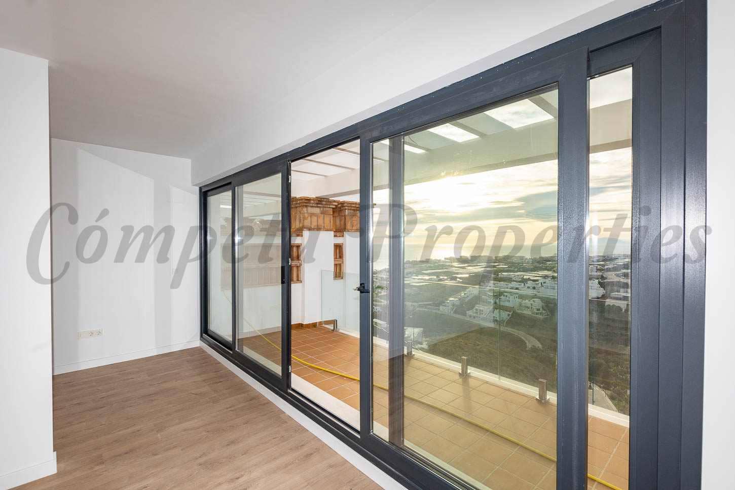 2 slaapkamer Rijtjeshuis te koop in Torrox-Costa met zwembad garage - € 396.000 (Ref: 9534820)