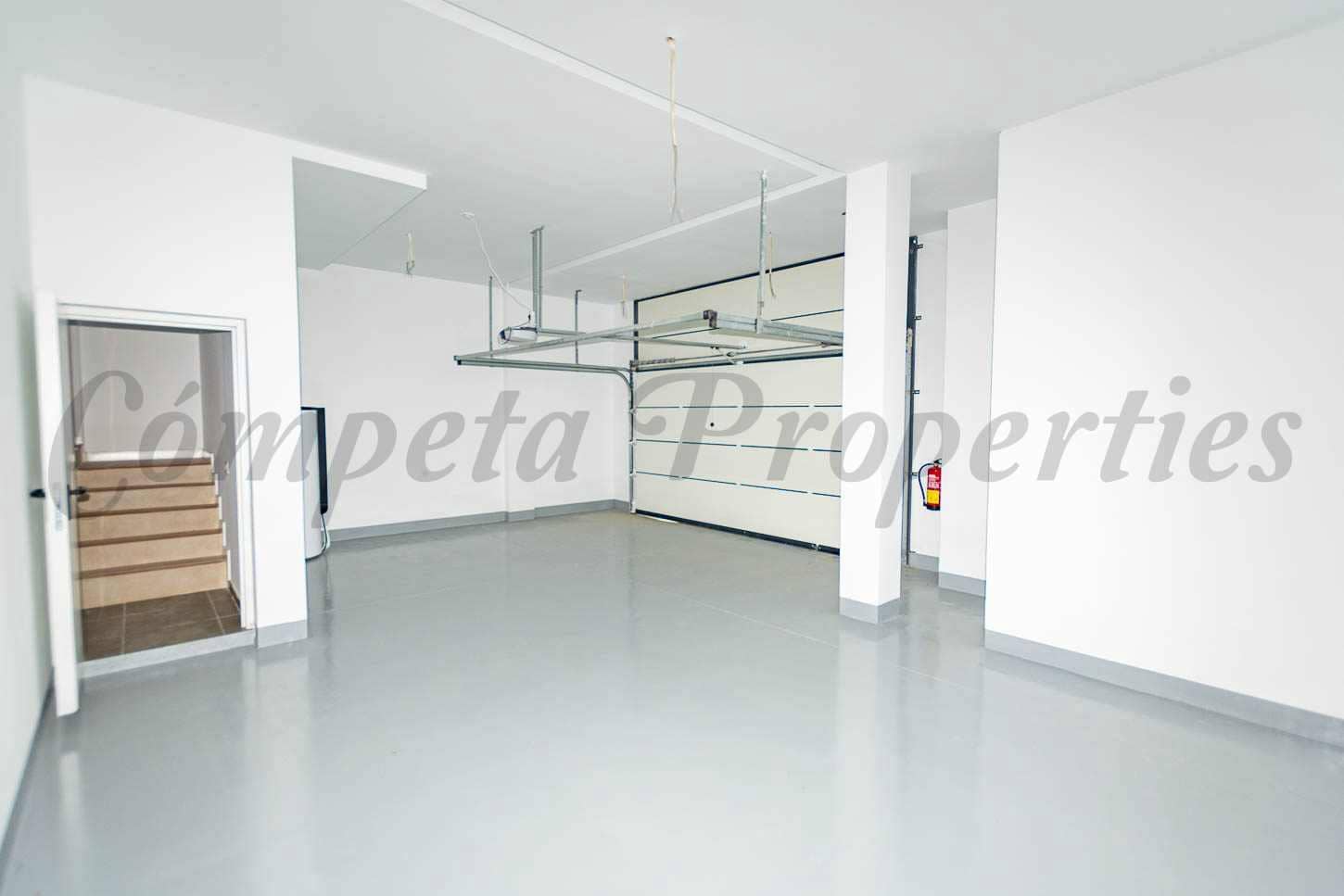 2 slaapkamer Rijtjeshuis te koop in Torrox-Costa met zwembad garage - € 396.000 (Ref: 9534820)