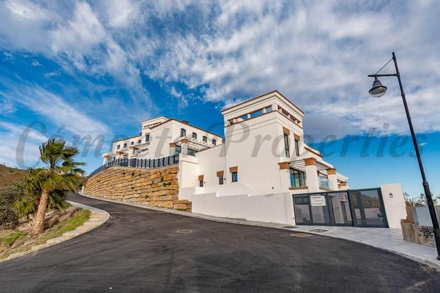 2 soveværelse Rækkehus til salg i Torrox-Costa, Torrox med swimmingpool garage - € 349.000 (Ref: 9534820)
