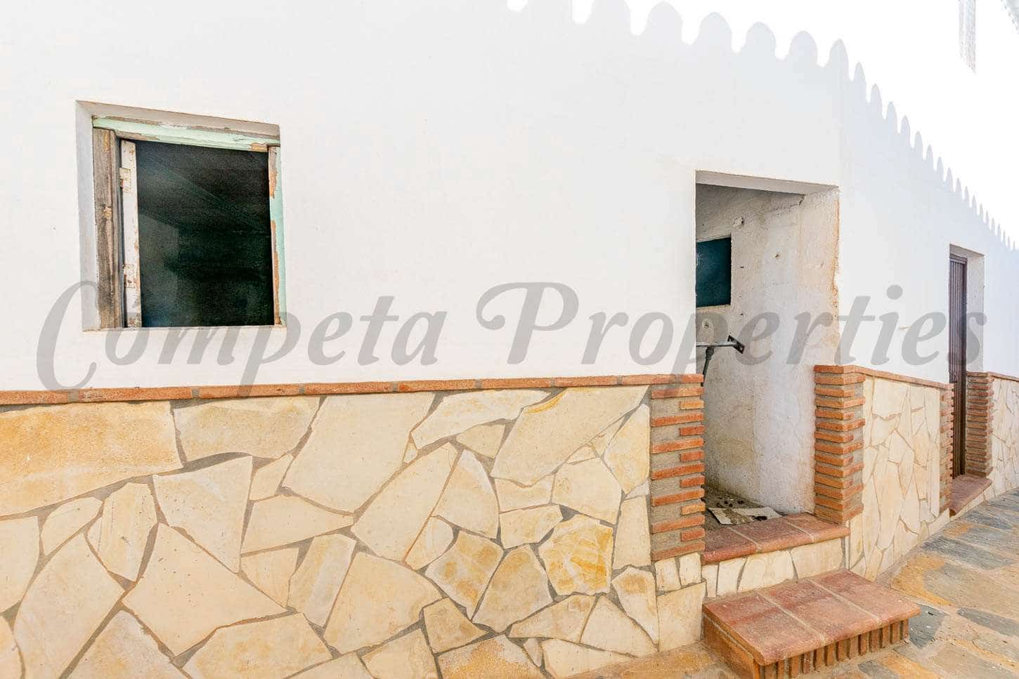 3 bedroom Townhouse for sale in Sayalonga - € 99,000 (Ref: 9535231)