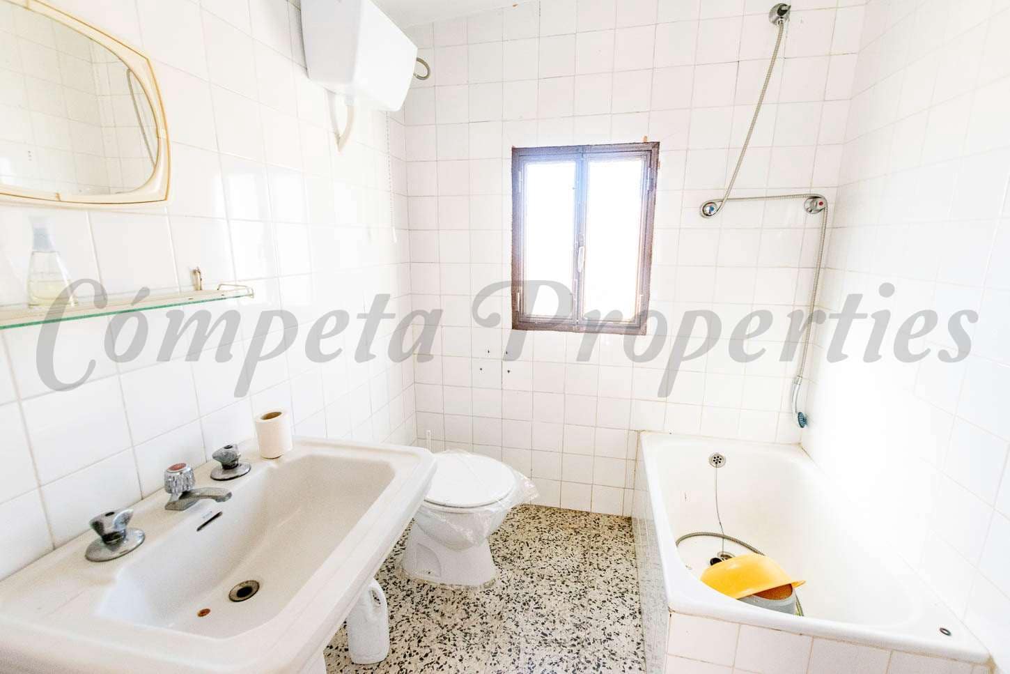 3 bedroom Townhouse for sale in Sayalonga - € 99,000 (Ref: 9535231)