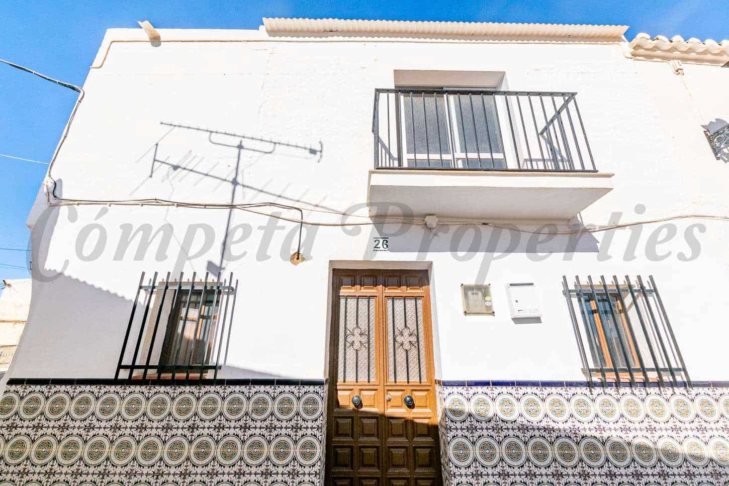 3 bedroom Townhouse for sale in Sayalonga - € 99,000 (Ref: 9535231)