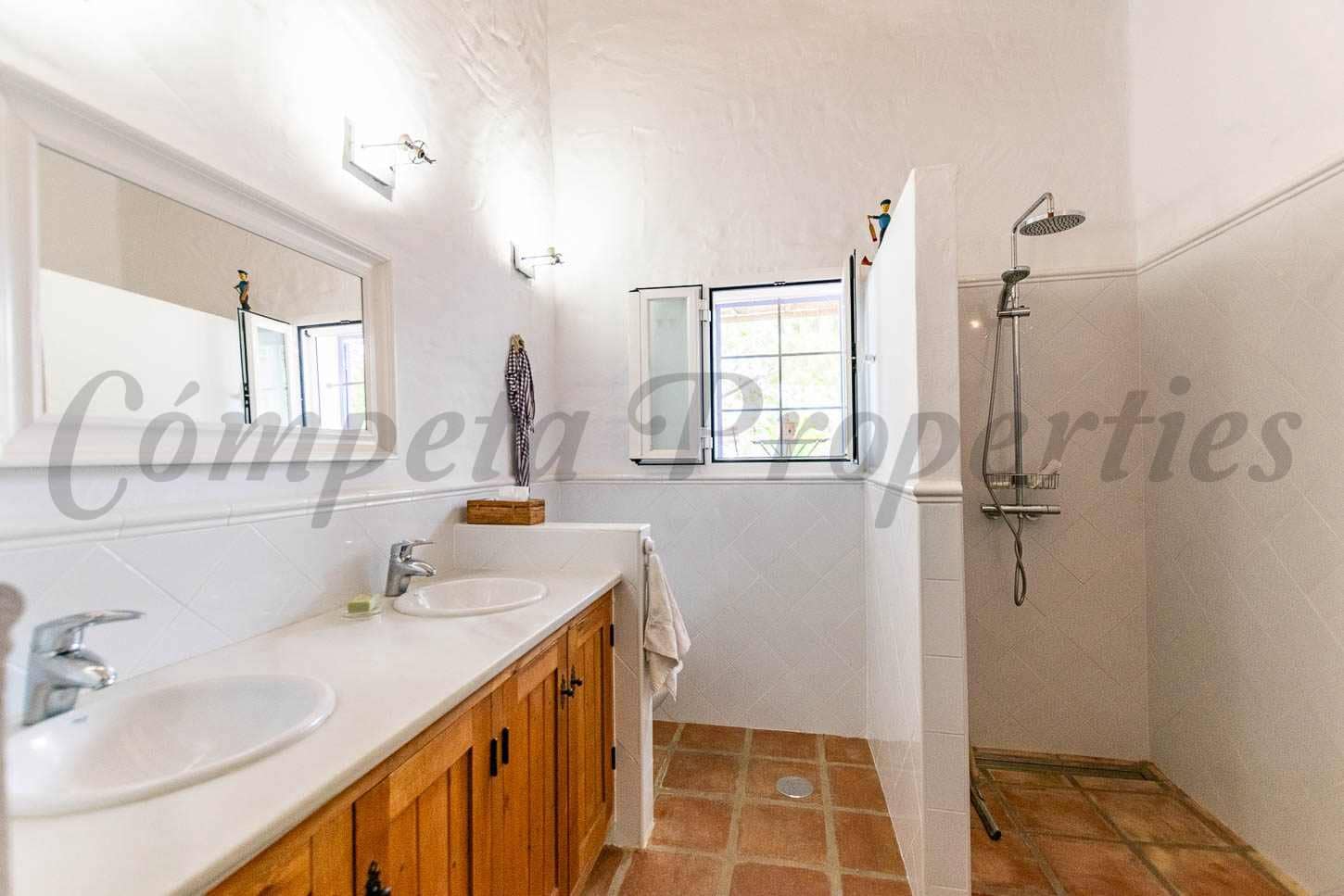 5 soveværelse Villa til salg i Competa med swimmingpool - € 875.000 (Ref: 9536268)