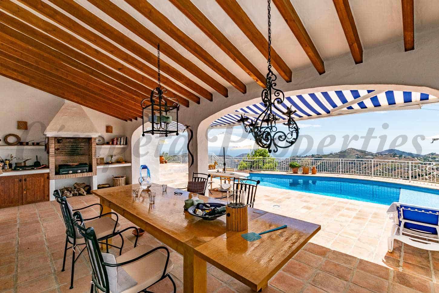 5 soveværelse Villa til salg i Competa med swimmingpool - € 875.000 (Ref: 9536268)