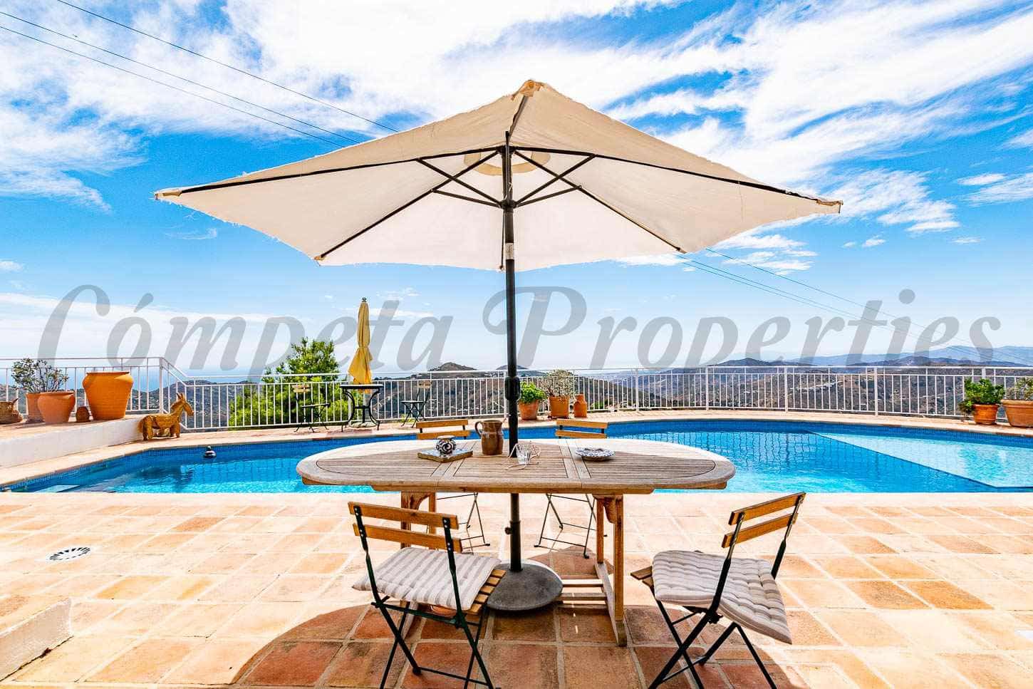 5 soveværelse Villa til salg i Competa med swimmingpool - € 875.000 (Ref: 9536268)