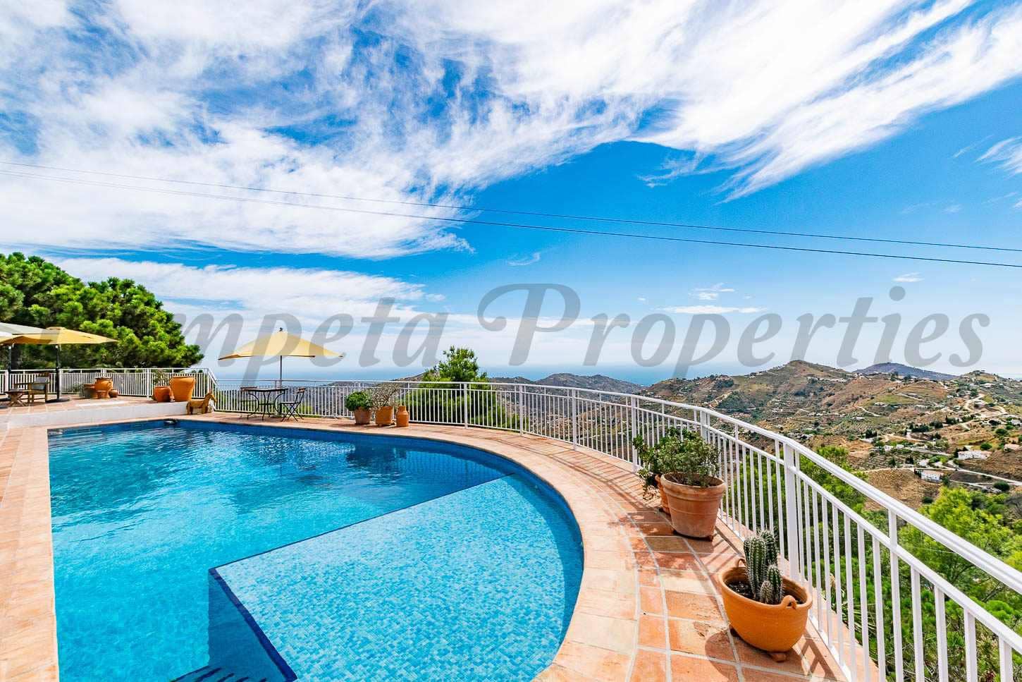 5 soveværelse Villa til salg i Competa med swimmingpool - € 875.000 (Ref: 9536268)