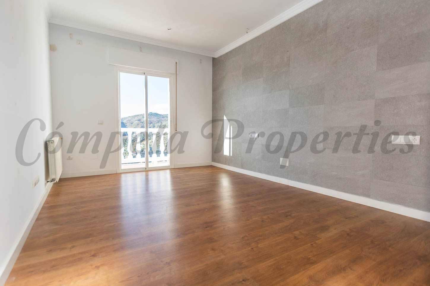 12 soveværelse Hotel til salg i Canillas de Albaida med swimmingpool - € 750.000 (Ref: 9536319)