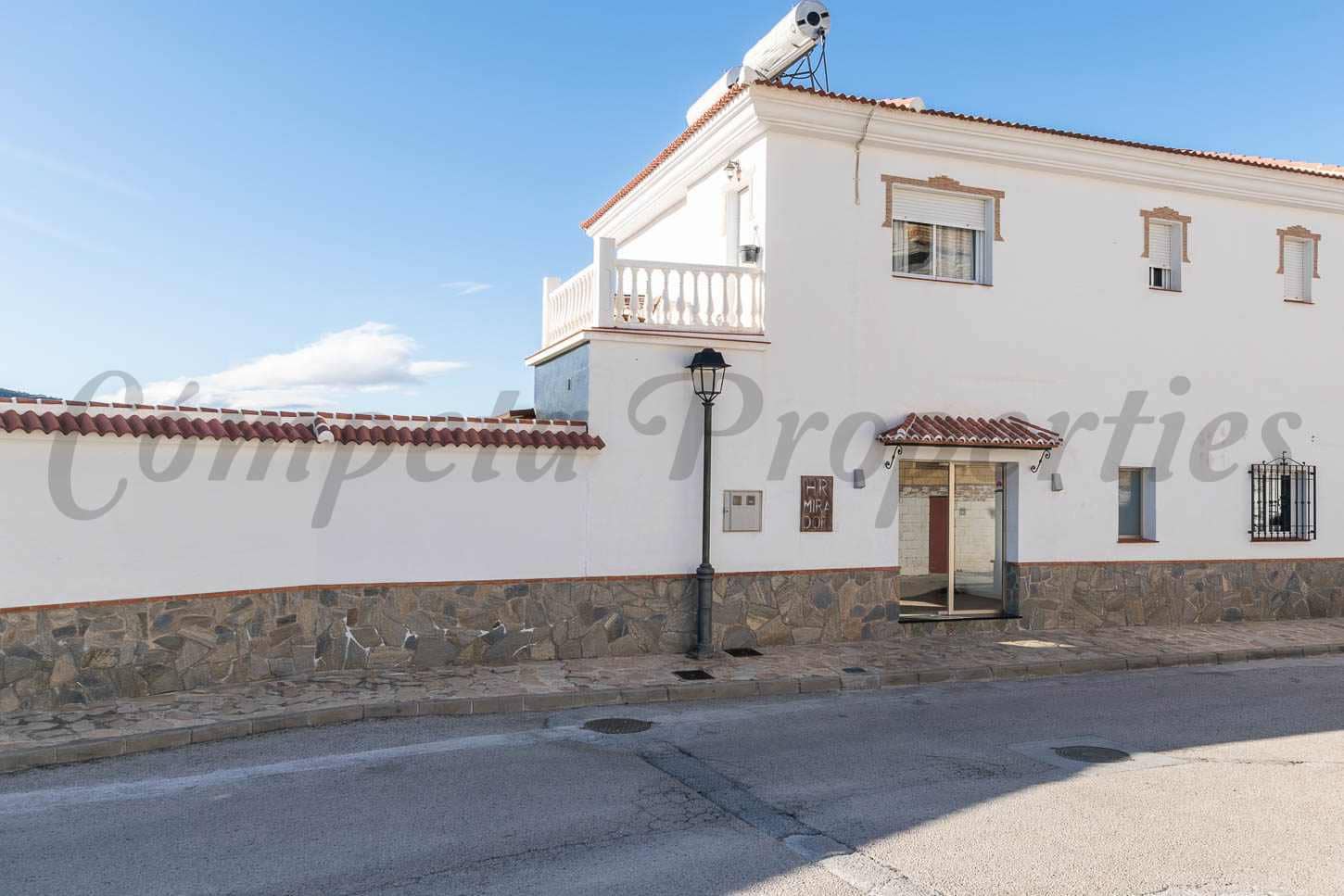 12 soveværelse Hotel til salg i Canillas de Albaida med swimmingpool - € 750.000 (Ref: 9536319)