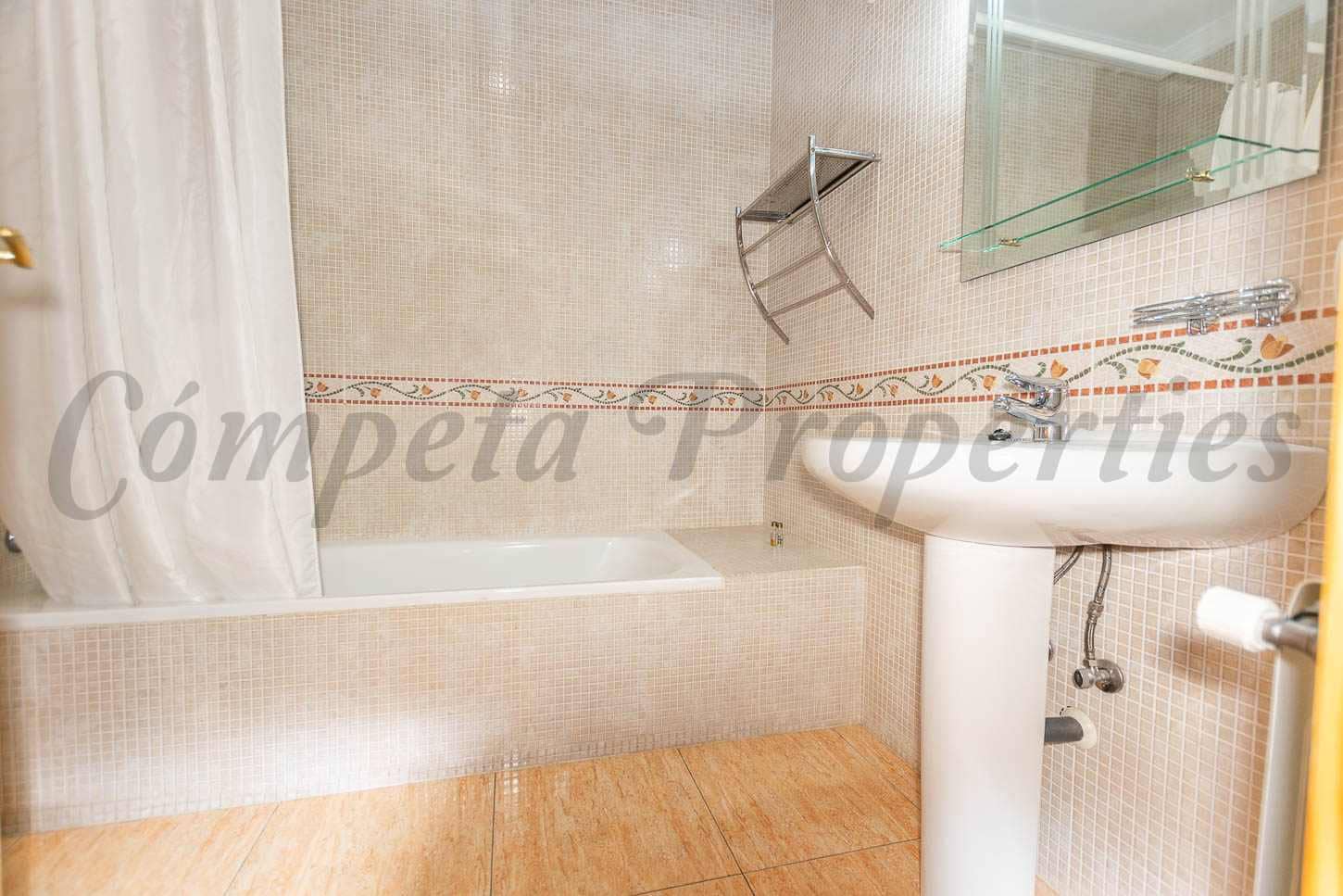 12 soveværelse Hotel til salg i Canillas de Albaida med swimmingpool - € 750.000 (Ref: 9536319)