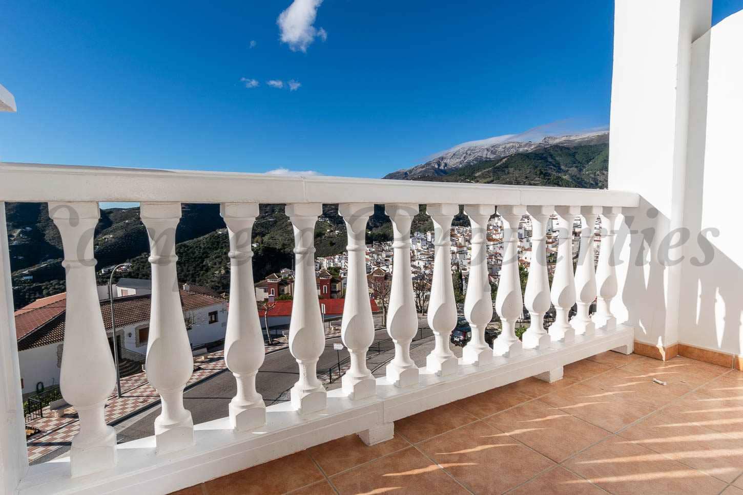 12 soveværelse Hotel til salg i Canillas de Albaida med swimmingpool - € 750.000 (Ref: 9536319)