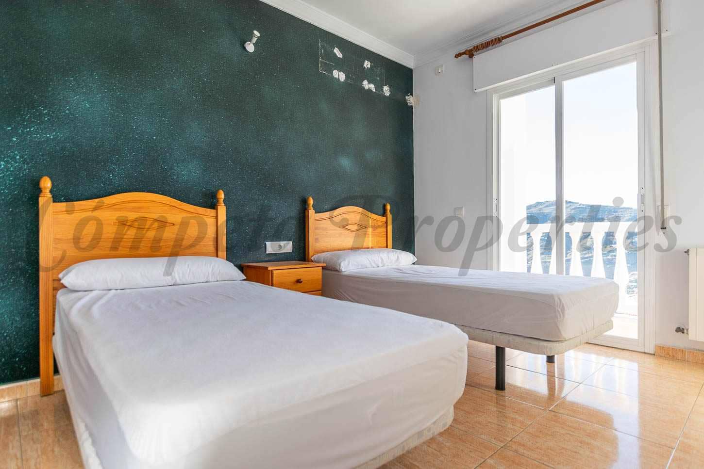 12 soveværelse Hotel til salg i Canillas de Albaida med swimmingpool - € 750.000 (Ref: 9536319)