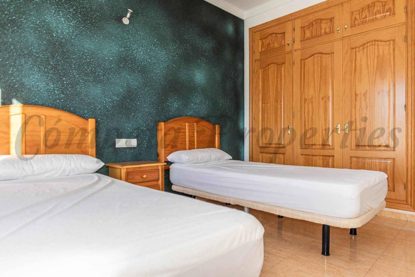 12 soveværelse Hotel til salg i Canillas de Albaida med swimmingpool - € 750.000 (Ref: 9536319)
