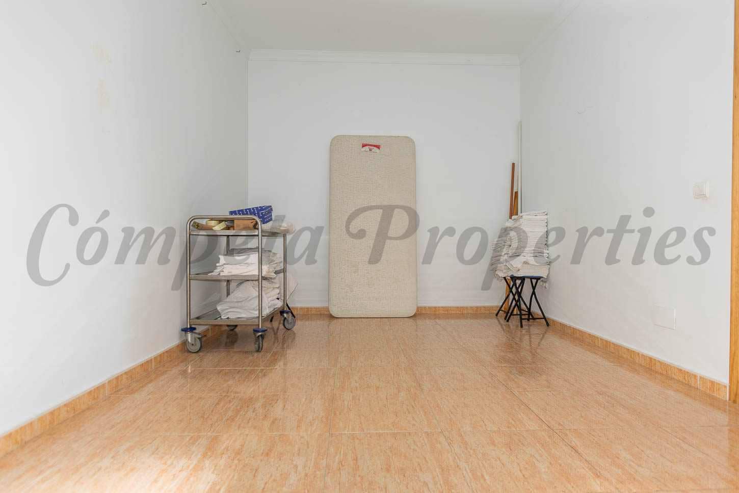 12 soveværelse Hotel til salg i Canillas de Albaida med swimmingpool - € 750.000 (Ref: 9536319)