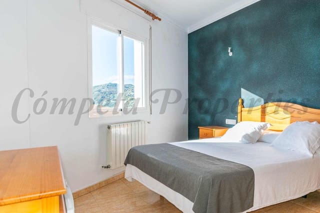 12 soveværelse Hotel til salg i Canillas de Albaida med swimmingpool - € 750.000 (Ref: 9536319)