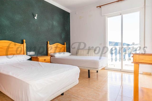 12 soveværelse Hotel til salg i Canillas de Albaida med swimmingpool - € 750.000 (Ref: 9536319)