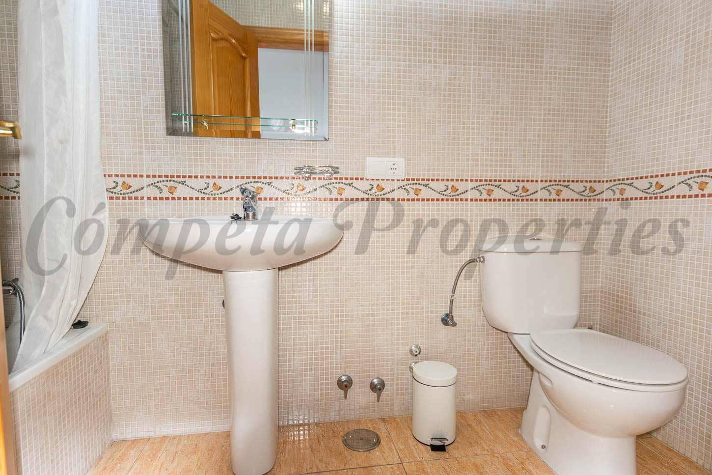 12 soveværelse Hotel til salg i Canillas de Albaida med swimmingpool - € 750.000 (Ref: 9536319)