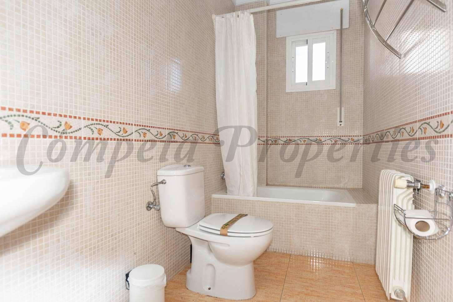 12 soveværelse Hotel til salg i Canillas de Albaida med swimmingpool - € 750.000 (Ref: 9536319)