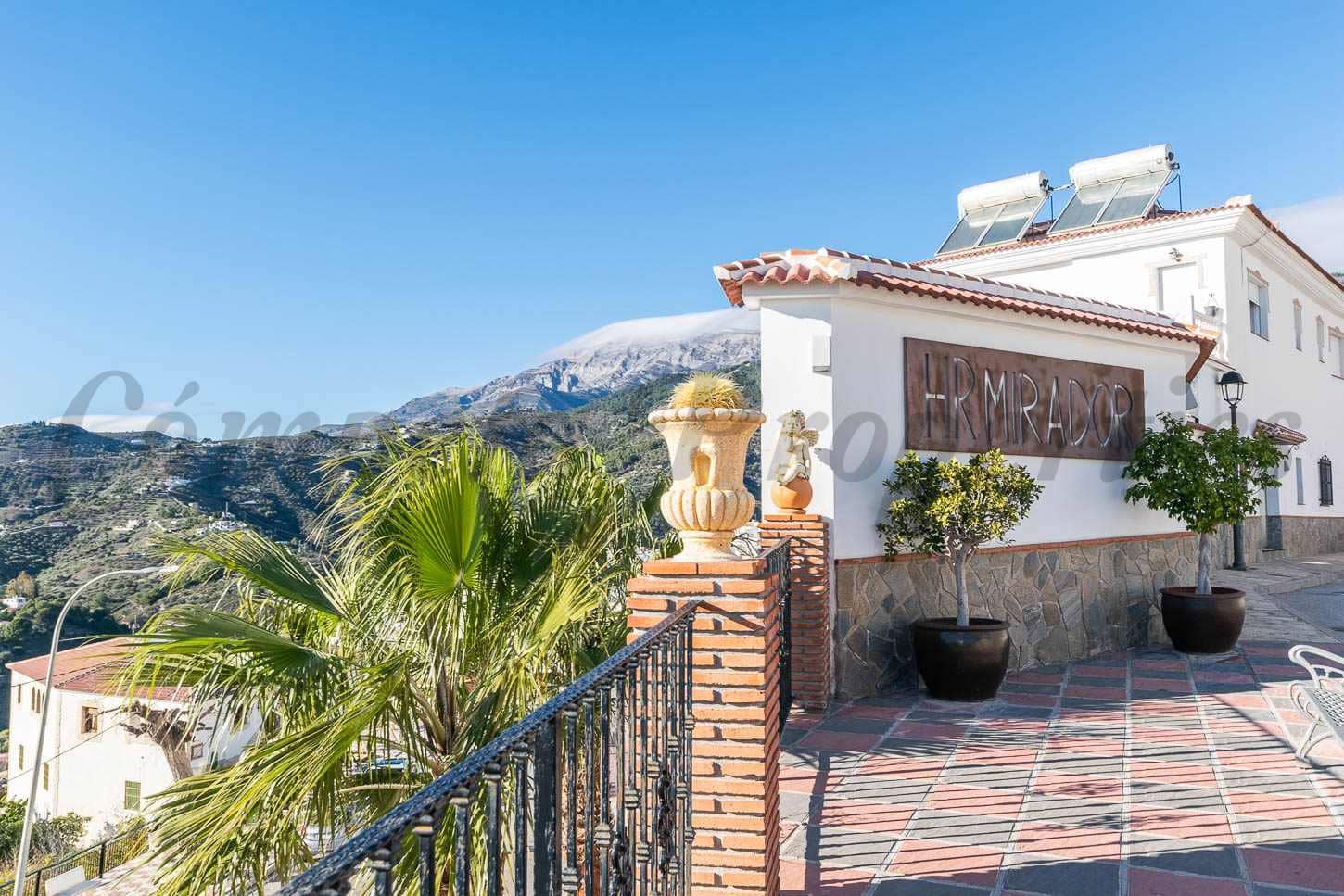 12 soveværelse Hotel til salg i Canillas de Albaida med swimmingpool - € 750.000 (Ref: 9536319)