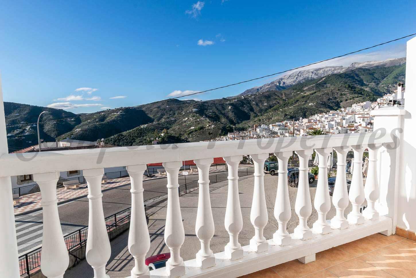 12 soveværelse Hotel til salg i Canillas de Albaida med swimmingpool - € 750.000 (Ref: 9536319)