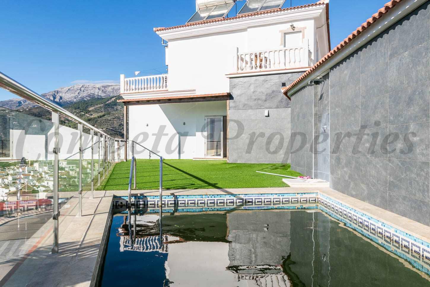 12 soveværelse Hotel til salg i Canillas de Albaida med swimmingpool - € 750.000 (Ref: 9536319)