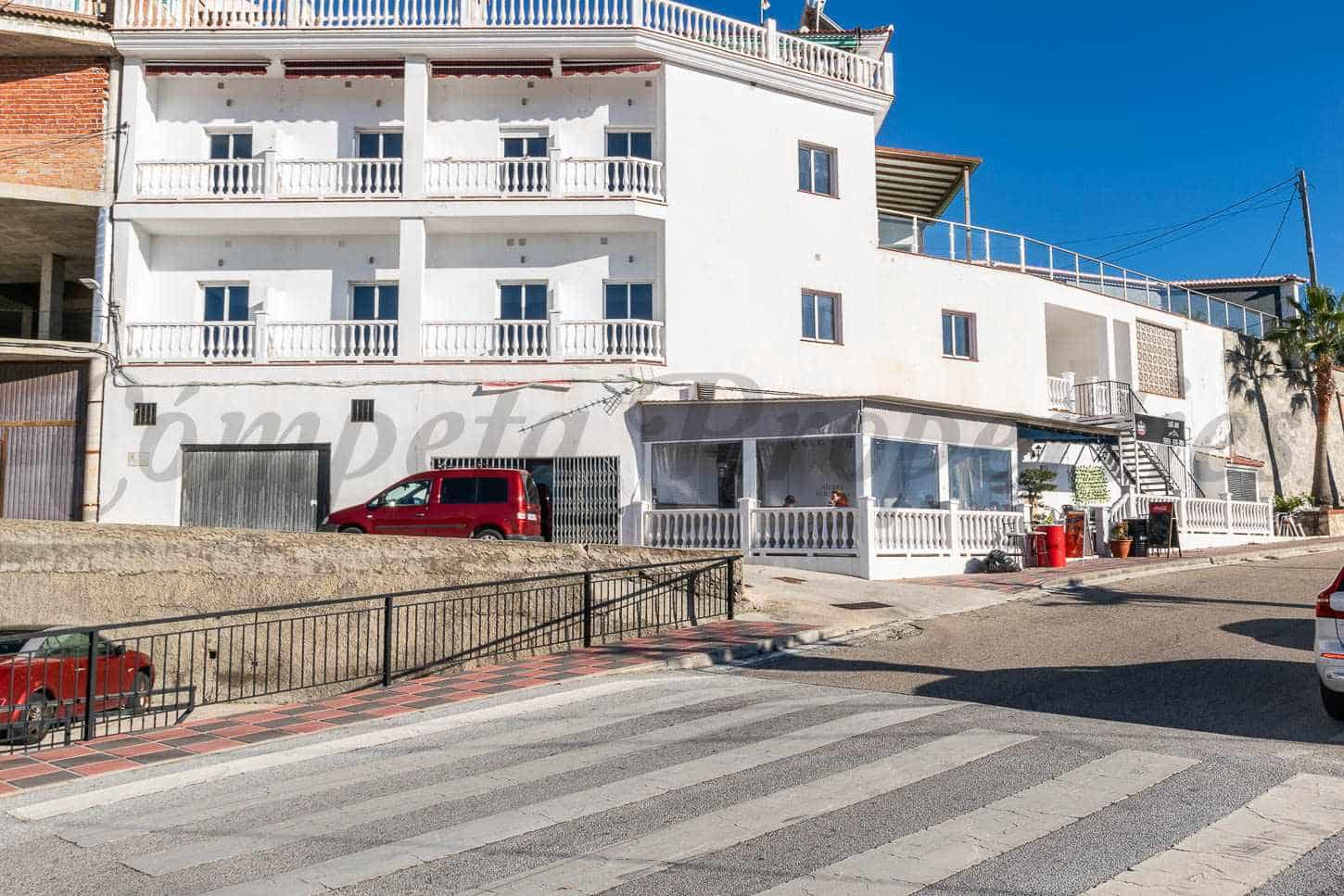 12 soveværelse Hotel til salg i Canillas de Albaida med swimmingpool - € 750.000 (Ref: 9536319)