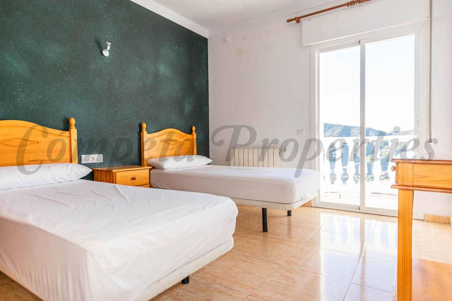 12 soveværelse Hotel til leje i Canillas de Albaida med swimmingpool - € 1.100 (Ref: 9537825)