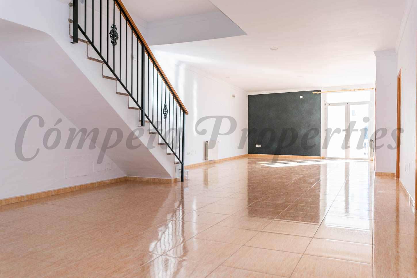 12 soveværelse Hotel til leje i Canillas de Albaida med swimmingpool - € 1.100 (Ref: 9537825)