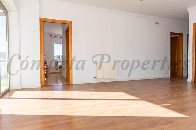 12 soveværelse Hotel til leje i Canillas de Albaida med swimmingpool - € 1.100 (Ref: 9537825)