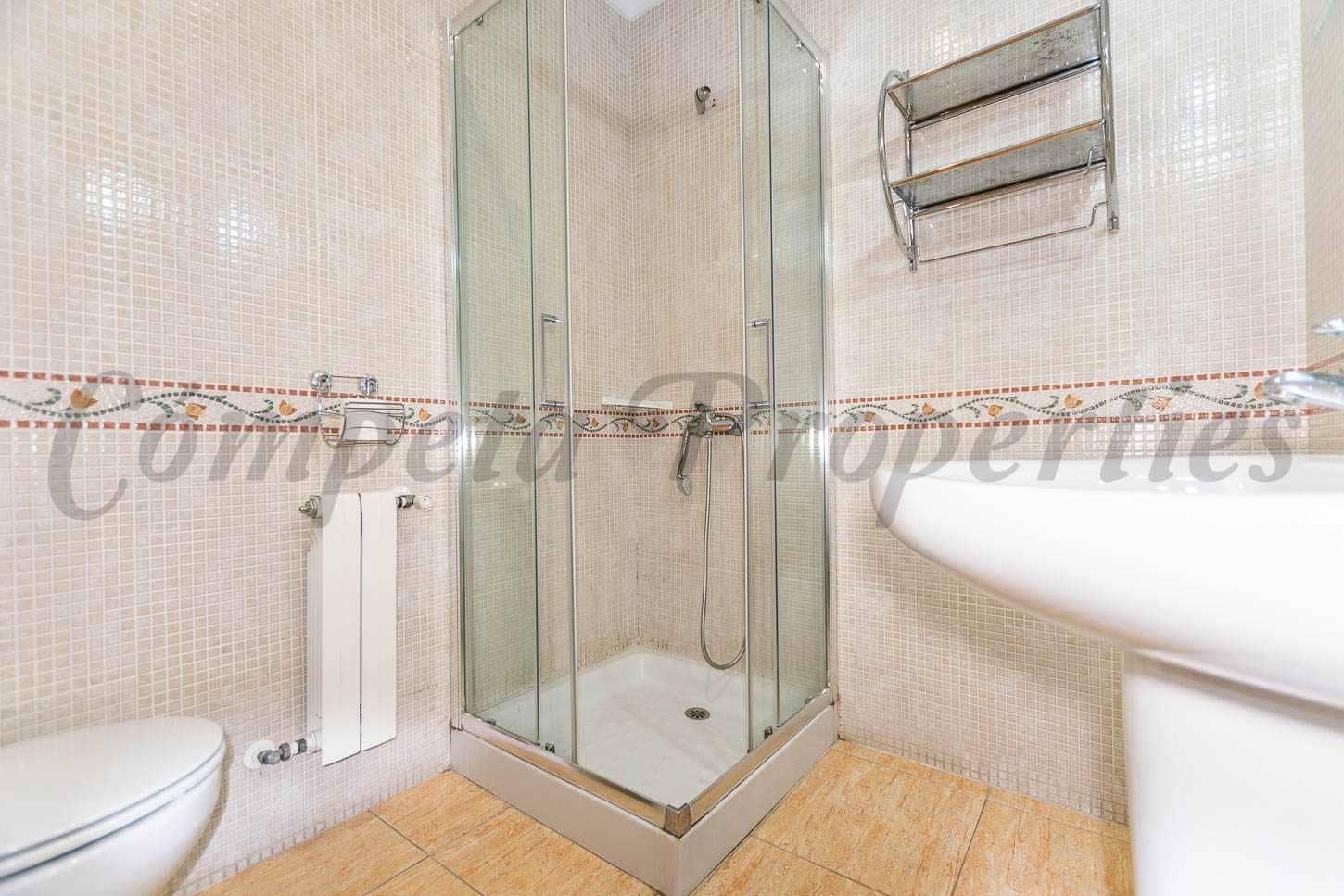 12 soveværelse Hotel til leje i Canillas de Albaida med swimmingpool - € 1.100 (Ref: 9537825)