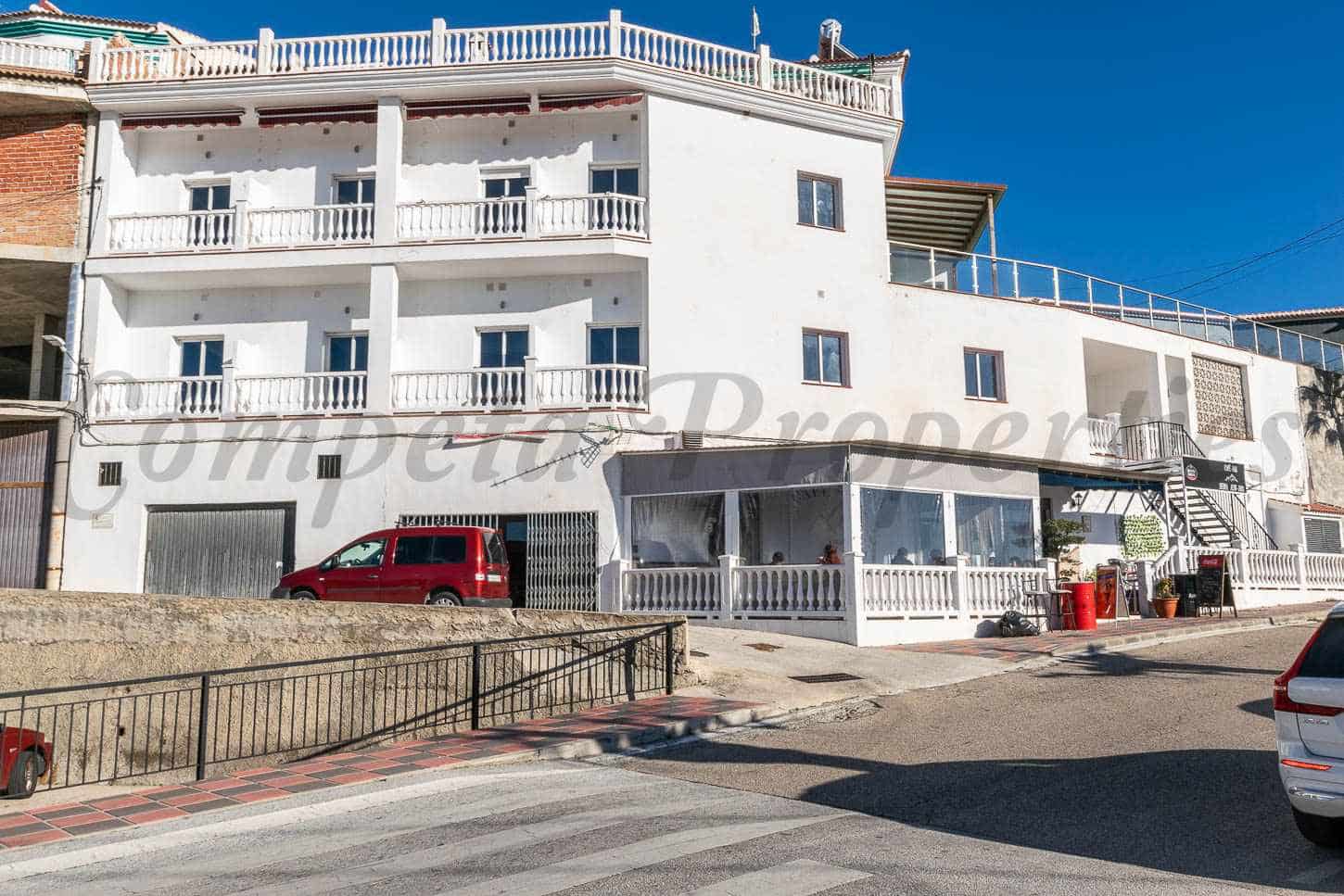 12 soveværelse Hotel til leje i Canillas de Albaida med swimmingpool - € 1.100 (Ref: 9537825)