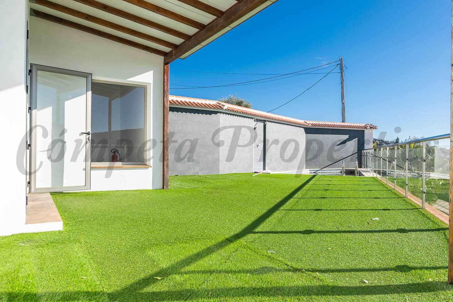 12 soveværelse Hotel til leje i Canillas de Albaida med swimmingpool - € 1.100 (Ref: 9537825)