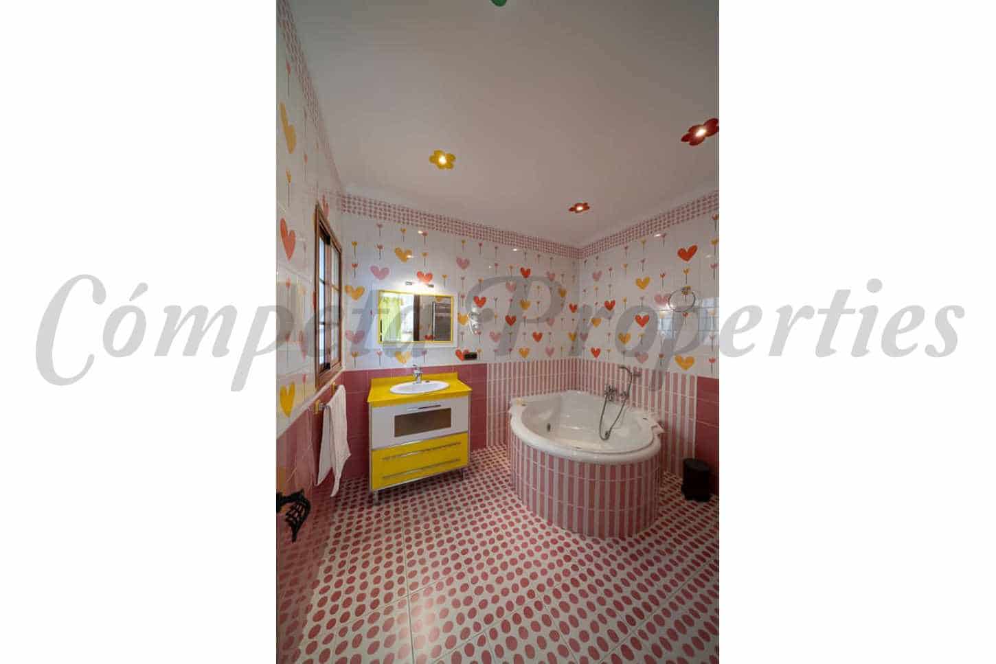 4 camera da letto Finca/Casa di Campagna da affittare in Torrox con piscina garage - 1.700 € (Rif: 9542101)