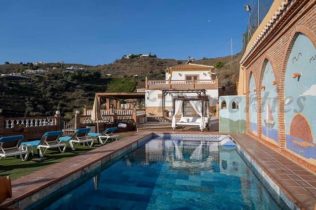 4 camera da letto Finca/Casa di Campagna da affittare in Torrox con piscina garage - 1.700 € (Rif: 9542101)