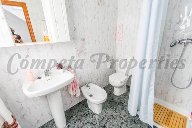 3 soveværelse Byhus til leje i Torrox - € 700 (Ref: 9558803)