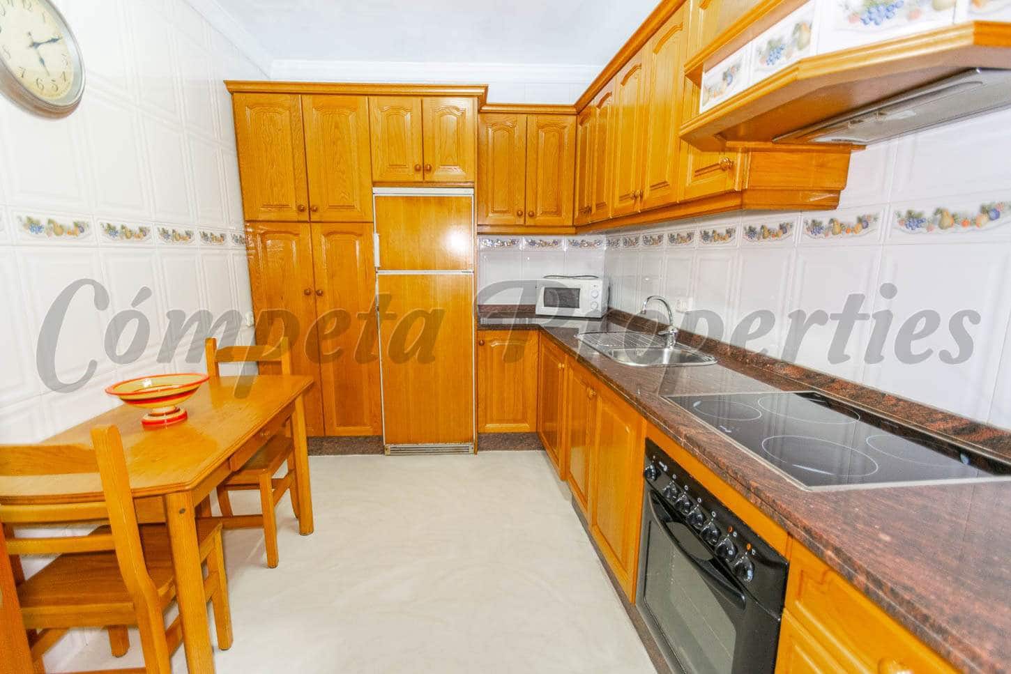 3 soveværelse Byhus til leje i Torrox - € 750 (Ref: 9562211)