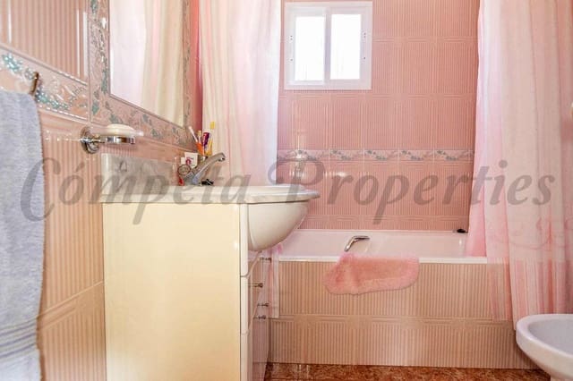 5 sovrum Villa till salu i Comares med pool - 295 000 € (Ref: 9575035)