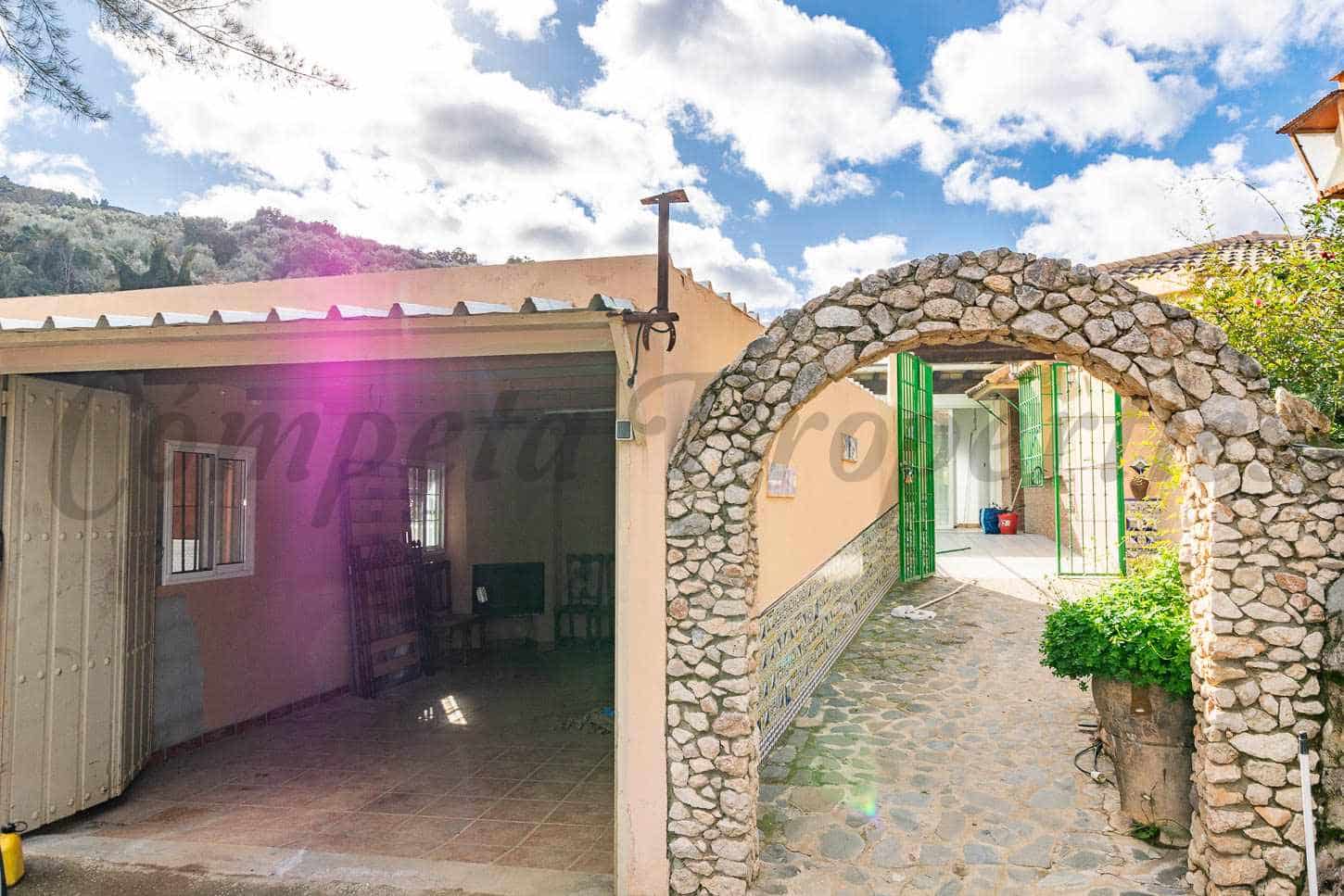 5 sovrum Villa till salu i Comares med pool - 295 000 € (Ref: 9575035)